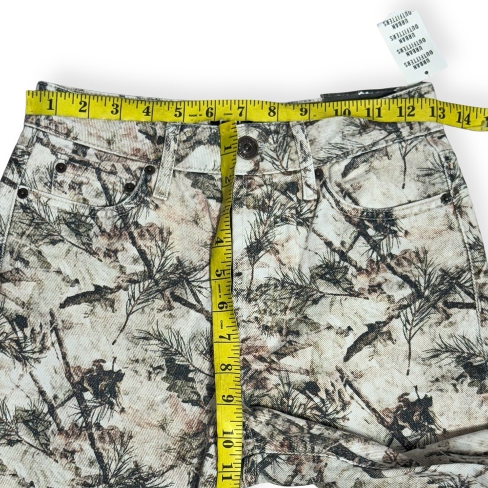 BDG High-Waisted Slim Straight Jean Cream Brown Green Camouflage Print Size 25 - Picture 4 of 8